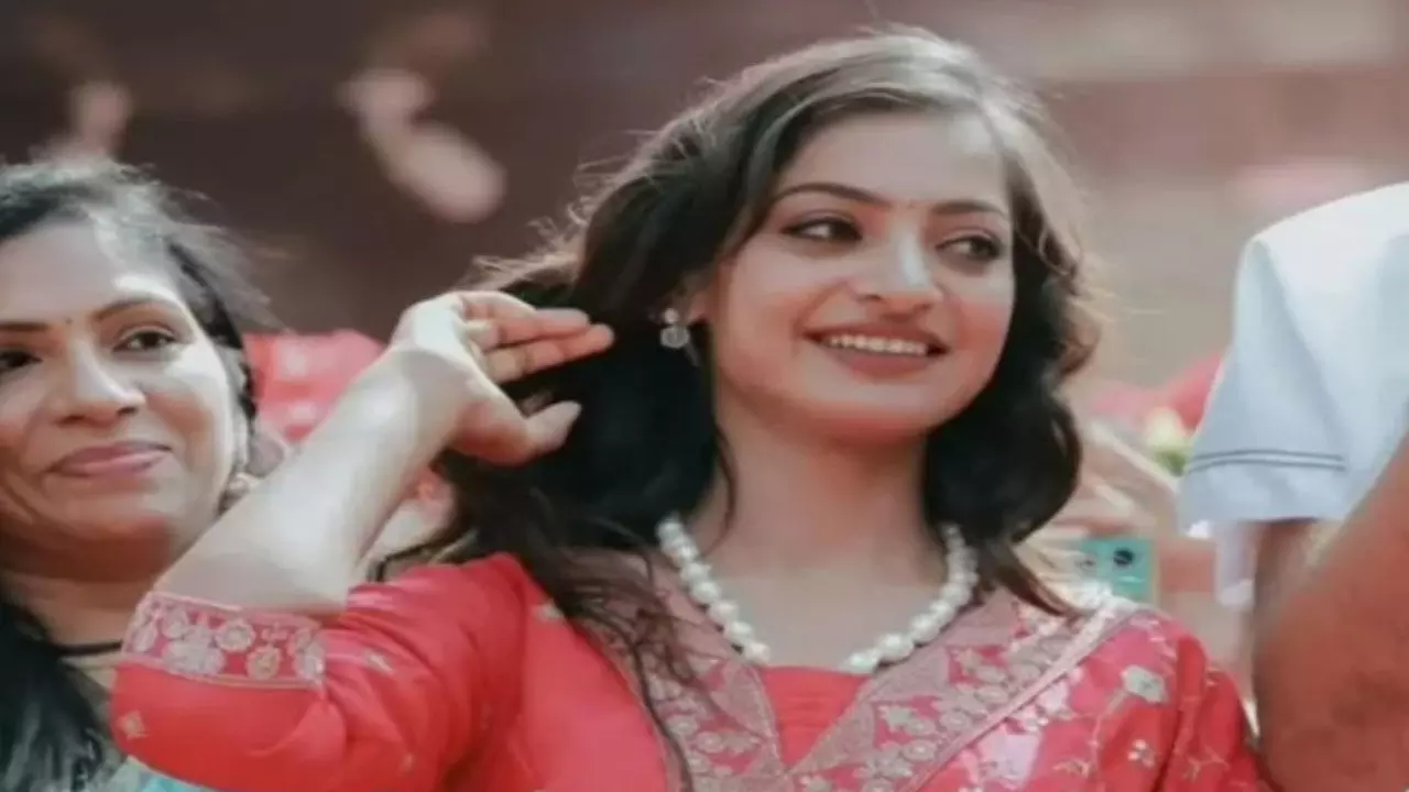 Viral Girl Monalisa: महाकुंभ में माला बेचने वाली मोनालिसा को फिल्म के लिए मिली है इतनी फीस, जानें उनके अपकमिंग प्रोजेक्ट्स के बारे में