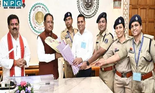 CG Police News: मुख्यमंत्री विष्णु देव साय से राज्य पुलिस सेवा अधिकारियों ने की भेंट, मंत्रिपरिषद द्वारा वरिष्ठ प्रवर श्रेणी वेतनमान दिए जाने के निर्णय पर व्यक्त किया आभार