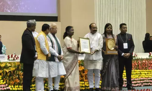 CG News: बिलासपुर बना देश का सबसे साफ शहर, छत्तीसगढ़ के तीन शहरों ने राष्ट्रीय स्तर पर बनाया स्थान, राष्ट्रपति द्रौपदी मुर्मु ने किया पुरस्कृत...