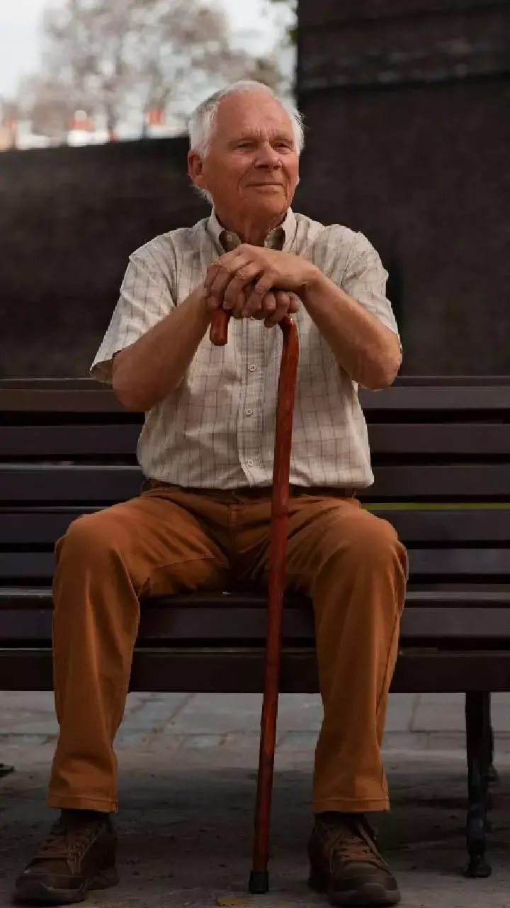 CG Amazing Facts Hindi: छत्तीसगढ़ के इस गांव में जल्दी हो जाते हैं बुढ़े, श्राप या कोई वैज्ञानिक कारण!