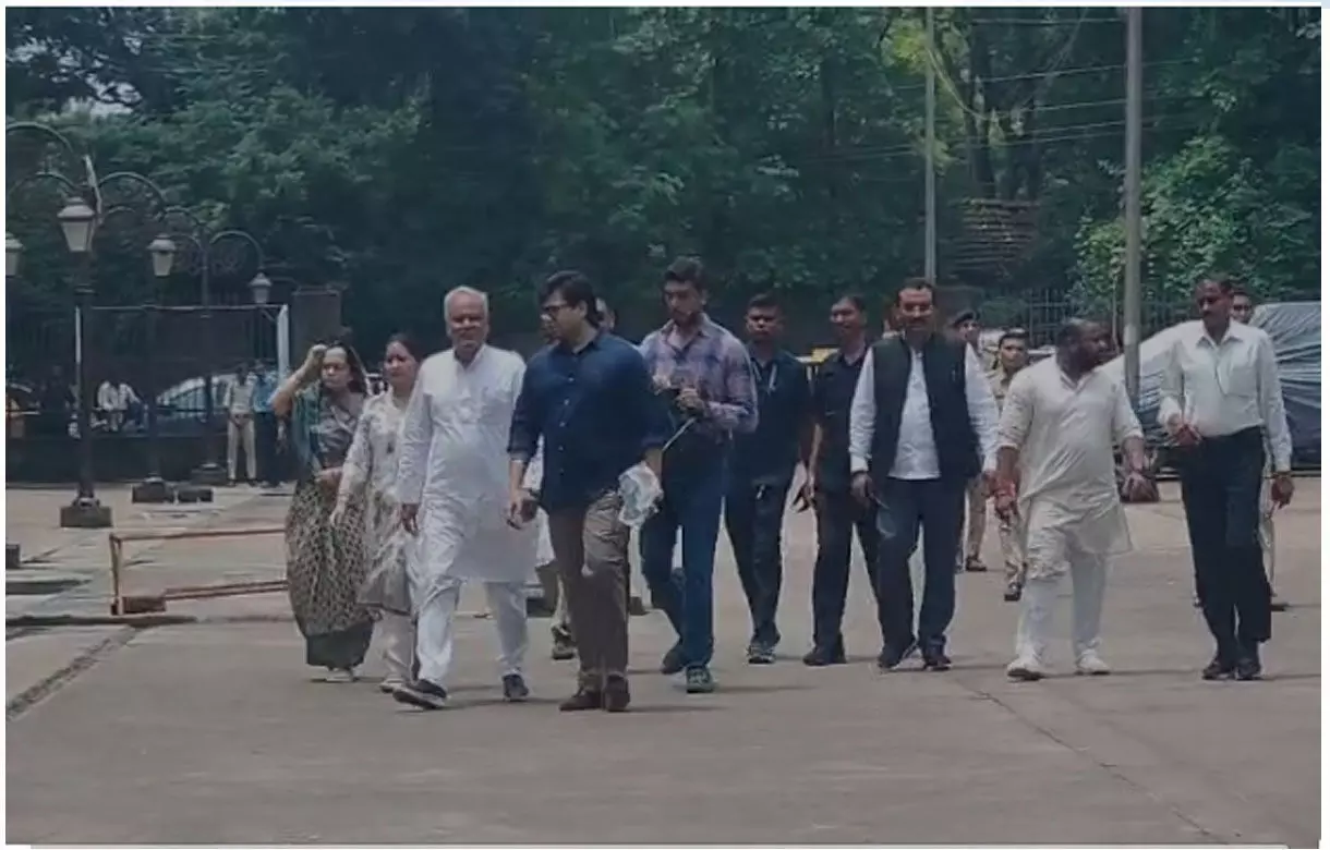 CG Chaitanya Baghel: भूपेश बघेल बेटे चैतन्य से मिलने पहुंचे ED कार्यालय, बहू और बेटी भी हैं साथ... CG Chaitanya Baghel: भूपेश बघेल बेटे चैतन्य से मिलने पहुंचे ED कार्यालय, बहू और बेटी भी हैं साथ...