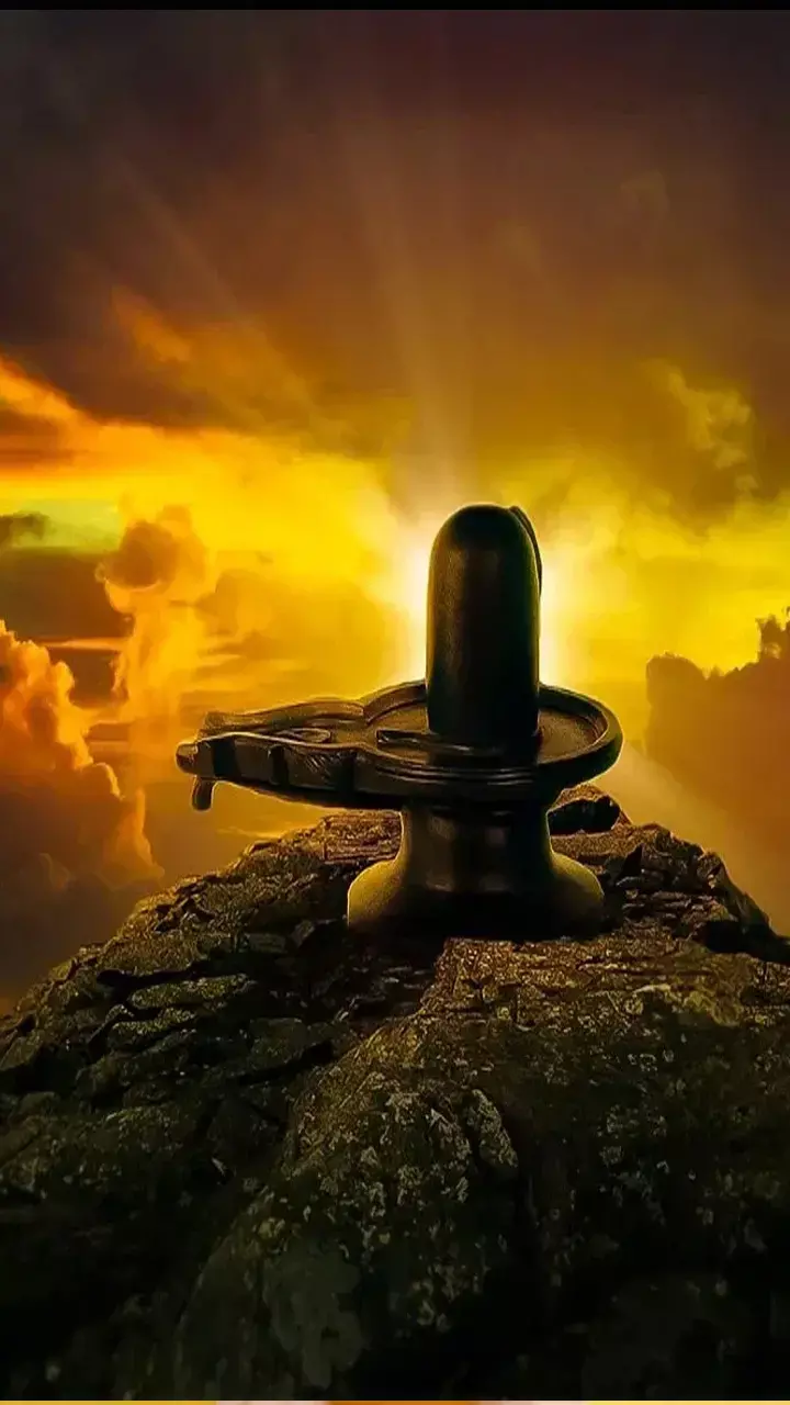 Sawan Shivling Jal Abhishek: सावन में शिवलिंग पर जल के साथ चढ़ाएं ये चीजें, भोलेनाथ करेंगे सारी समस्या दूर