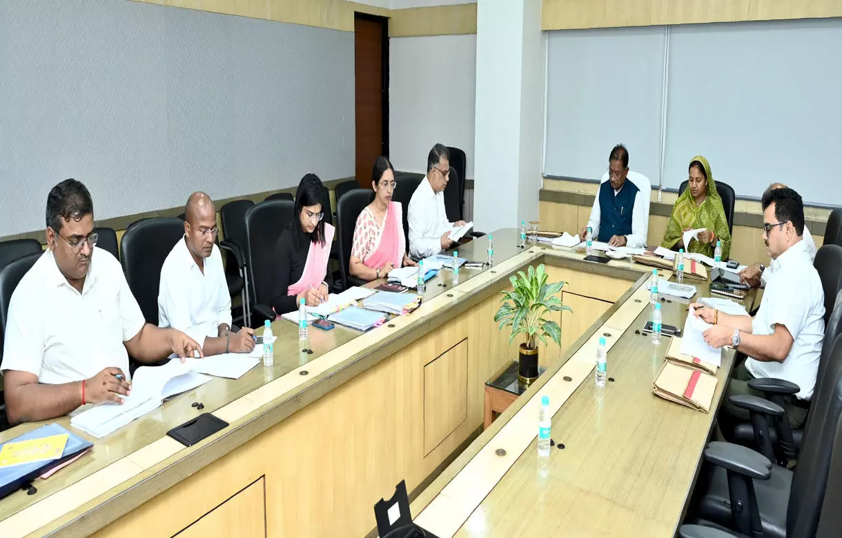 CM विष्णुदेव साय का निर्देश- महिला एवं बाल विकास विभाग की योजनाओं की जिला स्तर पर नियमित समीक्षा करें कलेक्टर, नियमित मॉनिटरिंग सचिव स्तर से हो... CM विष्णुदेव साय का निर्देश- महिला एवं बाल विकास विभाग की योजनाओं की जिला स्तर पर नियमित समीक्षा करें कलेक्टर, नियमित मॉनिटरिंग सचिव स्तर से हो...