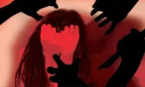 Crime News Hindi: अधेड़ आदमी ने पहले पालतू मुर्गे के बनाया हवस का शिकार... फिर मासूम संग कर डाली ये भिनौनि हरकत, बच्चा बोला- मम्मी यही अंकल मुझे...