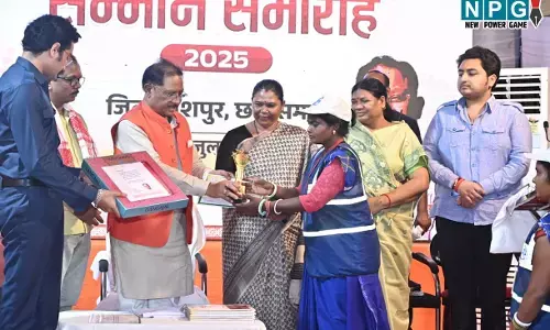 CM Vishnudeo Sai: मुख्यमंत्री साय ने स्वच्छता दीदियों को किया सम्मानित, कहा-देश को स्वच्छ और स्वस्थ बनाने में निभा रही हैं अहम भूमिका