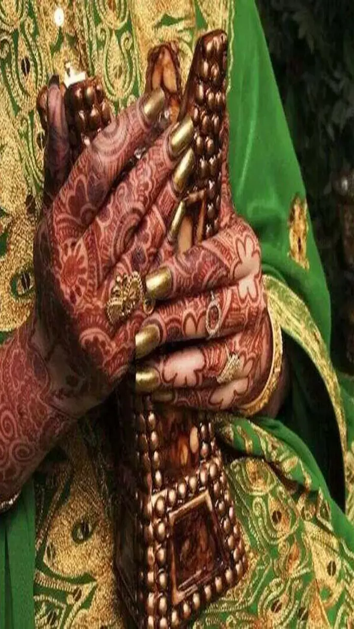 Hariyali Teej 2025: हरियाली तीज पर क्यों पहनती हैं महिलाएं हरा रंग? जानिए धार्मिक महत्व