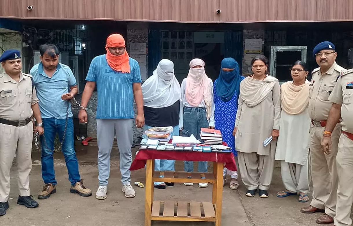 Durg Crime News: CG में स्पाॅ सेंटर की आड़ में देह व्यापार का खुलासा, ग्राहकों की मांग पर फोन कर बुलाई गई थी 2 काॅल गर्ल, संचालिका समेत 5 गिरफ्तार