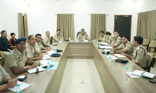 Raipur News: आईजी अमरेश मिश्रा ने ली 5 जिलों के एसपी की मीटिंग, रायपुर संभाग के 2100 मामलों में 1850 प्रकरणों का निराकरण, सायबर क्राइम की जांच में तेजी के निर्देश