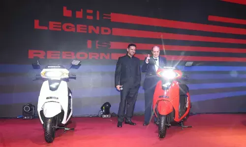 Kinetic DX electric Scooter launched: काइनेटिक DX इलेक्ट्रिक स्कूटर भारत में लॉन्च, TVS iQube और Ather को देगा टक्कर।