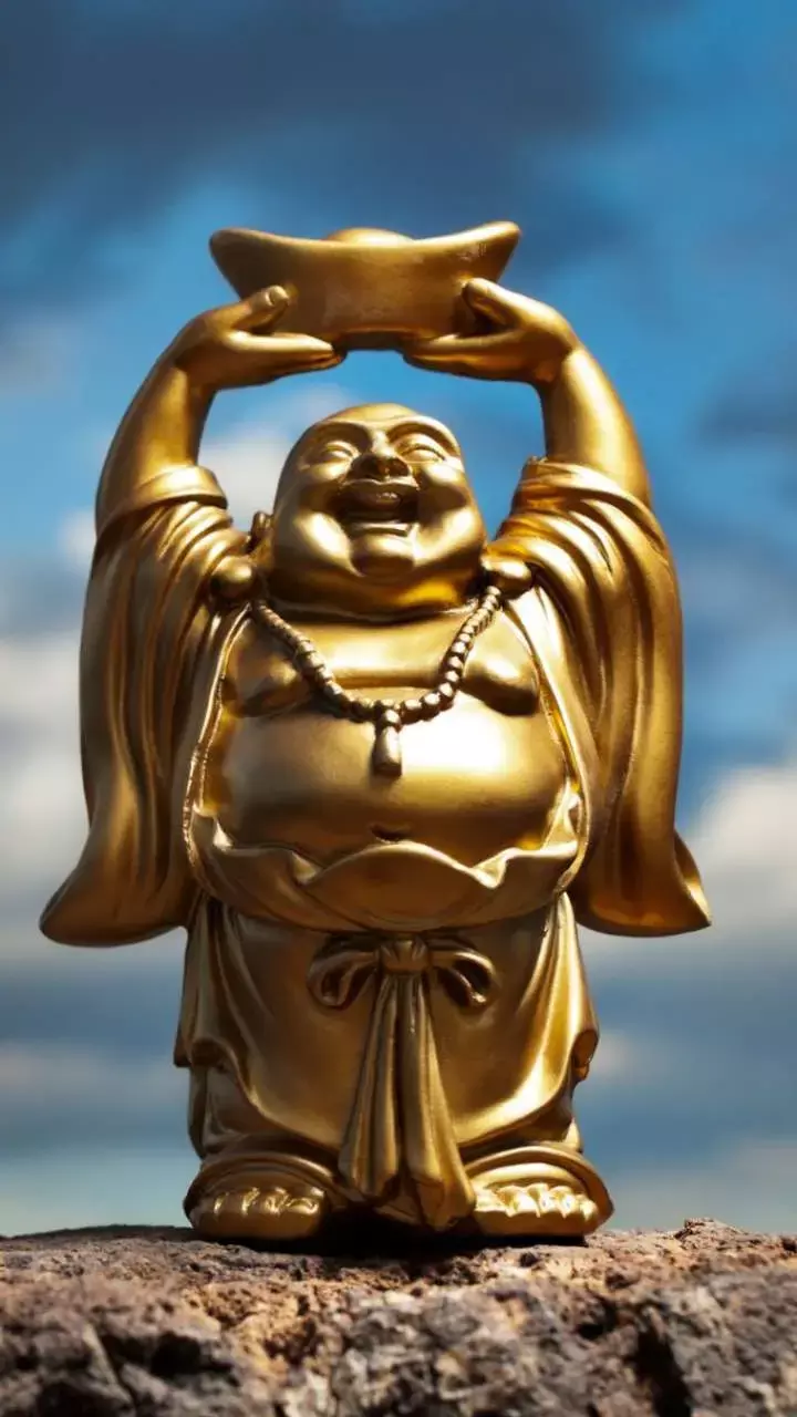 Vastu Tips: जान लें लाफिंग बुद्धा रखने के सही वास्तु नियम, हर समस्या क होगा सामाधान