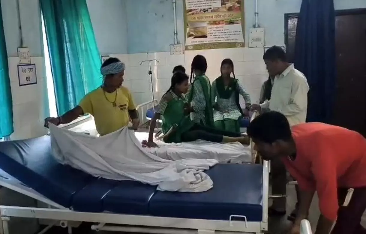 CG Accident News: छात्रों से भरी ई-रिक्शा को तेज रफ़्तार डीजे वाहन ने मारी टक्कर, 5 बच्चें गंभीर, लोगों में आक्रोश