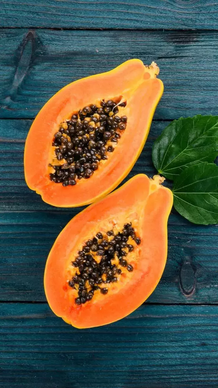 Papaya Benefits In Monsoon: बारिश में पपीता खाने से होते हैं ये फायदे, जान लें