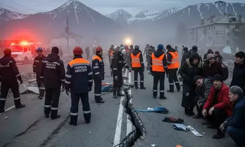 Russia Earthquake Update: धरती फटी, समंदर से निकली तबाही, रूस में 8.8 तीव्रता का आया भूकंप, जापान भी हाई अलर्ट, जानिए अब तक क्या हुआ