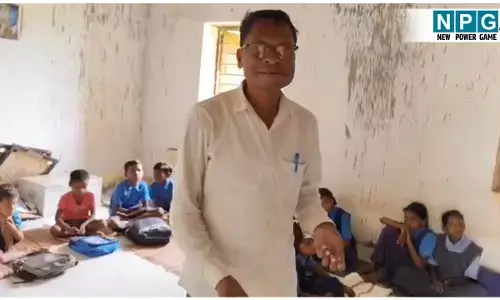 थोड़ी सी पी ली है: शराबी शिक्षक पहुंचा स्कूल, कहा पी है एक पाव शराब, VIDEO वायरल