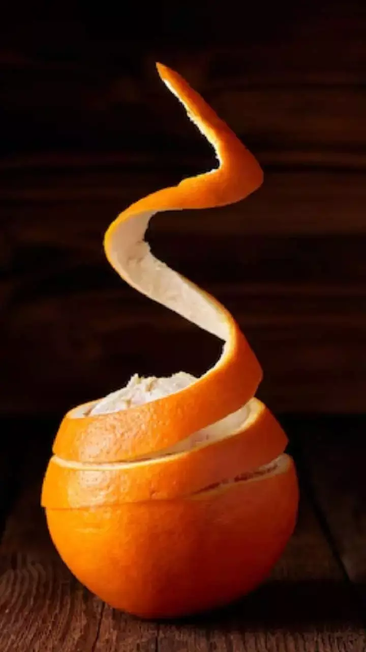 Orange Ke Chilke Ke Fayde: आज ही स्टोर कर लें संतरे के छिलके, फायदे जान रह जाएंगे दंग