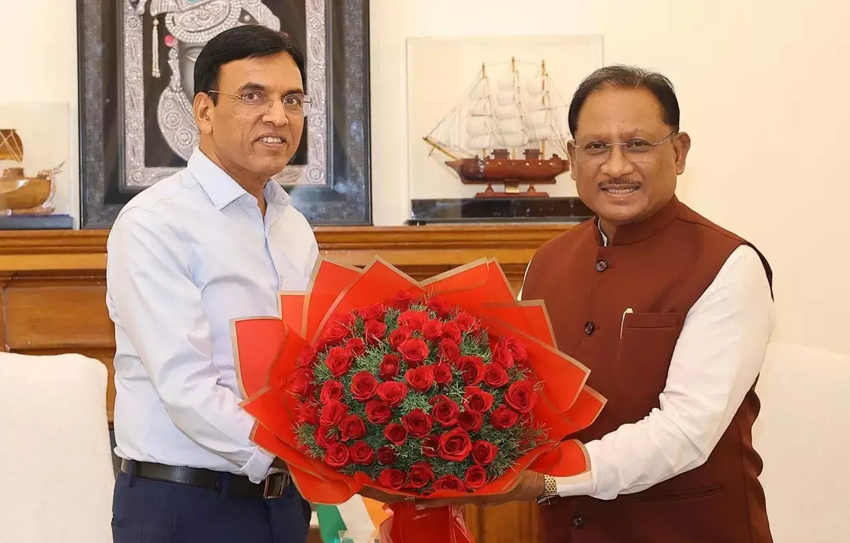 CG News: रायपुर-बिलासपुर में खुलेंगे मेडिकल-नर्सिंग कॉलेज, बस्तर ओलंपिक को मिला ‘खेलो इंडिया ट्राइबल गेम्स’ का दर्जा, मुख्यमंत्री साय की केंद्रीय मंत्री मांडविया से मुलाकात..