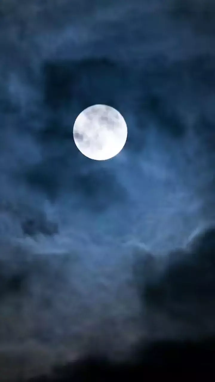 Sawan Purnima Ke Upay: इस सावन पुर्णिमा में करें ये उपाय, रातों रात चमकेगी किस्मत!