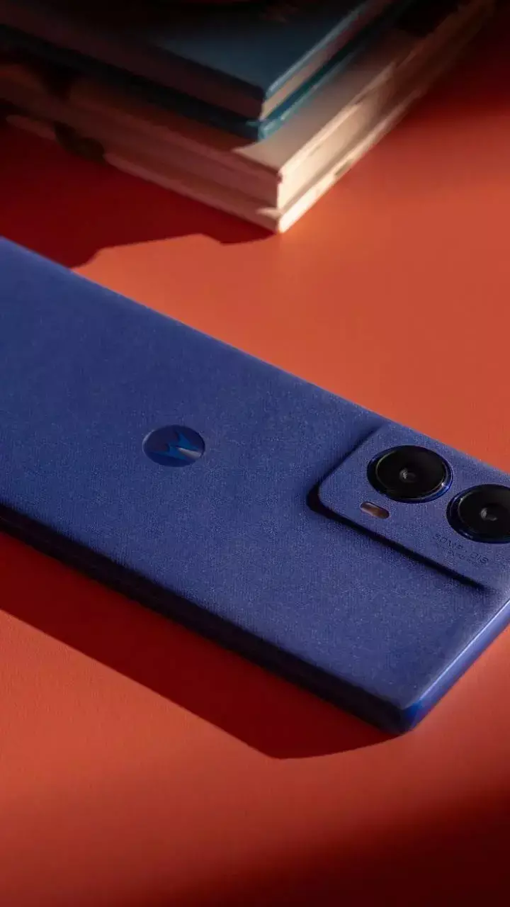 Motorola G85 5G : फोन लवर्स के लिए खुशखबरी! सिर्फ इतने पैसे में मिल रहा Moto का ये शानदार फोन