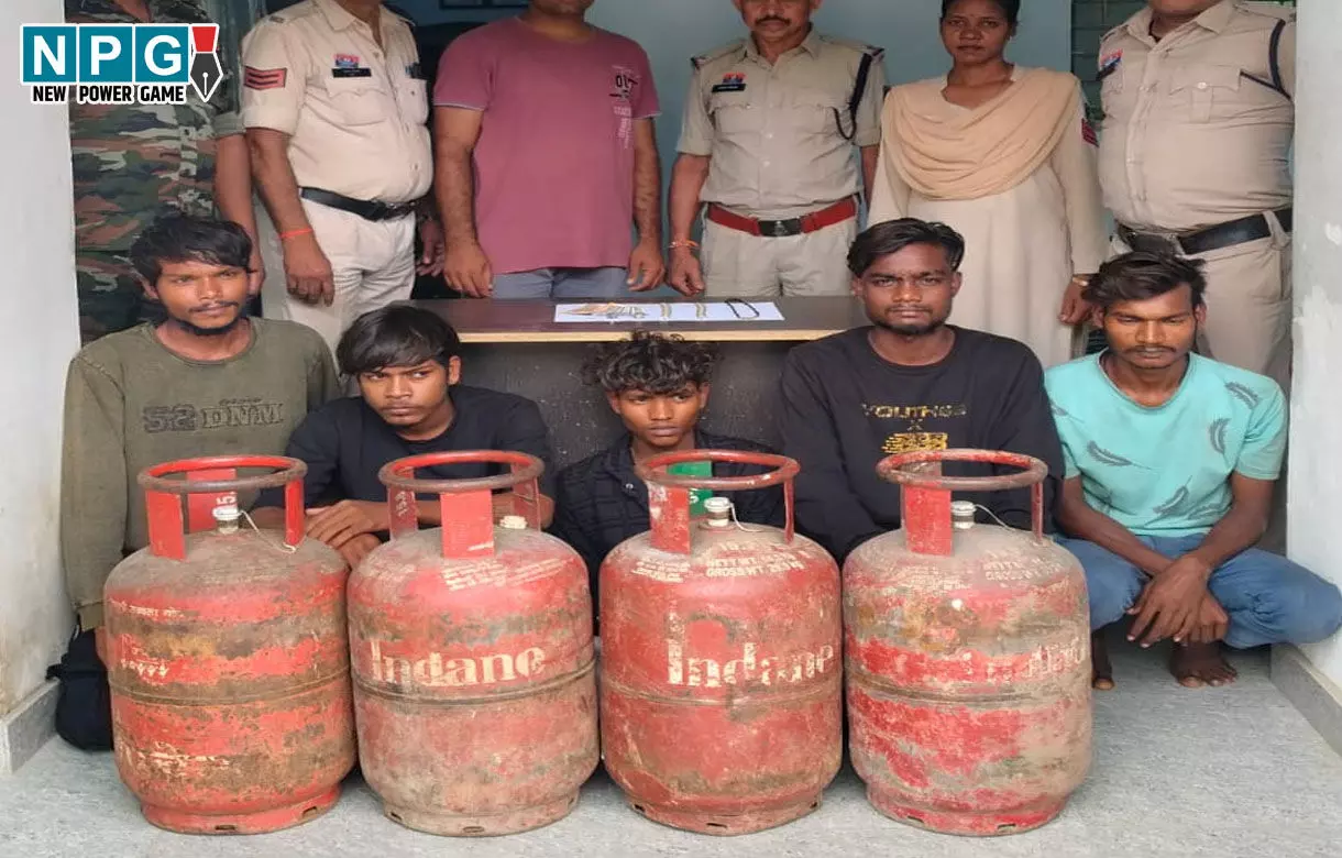 Raigarh News: पांच चोरी, फिर ऐसे पकड़े गये 6 आरोपी, रायगढ़ पुलिस की बड़ी कार्रवाई... Raigarh News: पांच चोरी, फिर ऐसे पकड़े गये 6 आरोपी, रायगढ़ पुलिस की बड़ी कार्रवाई...