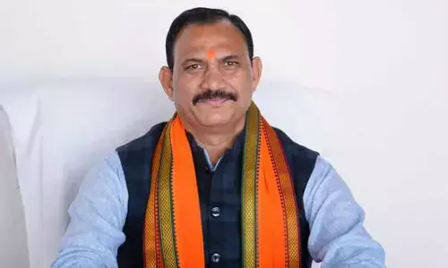 CG News: छत्तीसगढ़ में शाला प्रवेश उत्सव बना सियासी रणभूमि! स्वास्थ्य मंत्री नाराज़, बीच में छोड़ा कार्यक्रम, महिला जनप्रतिनिधि ने लगाए भेदभाव के गंभीर आरोप