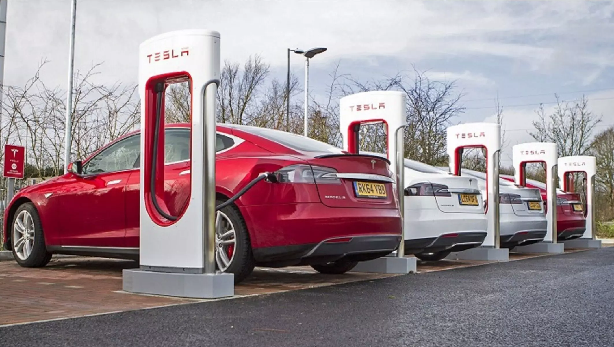 Tesla Supercharger Starts in Mumbai: Tesla ने भारत में शुरू किया पहला Supercharger, मुंबई के BKC में चार्जिंग स्टेशन एक्टिव, जानें कीमत, सुविधाएं और दिल्ली में  कब शुरू होगा?