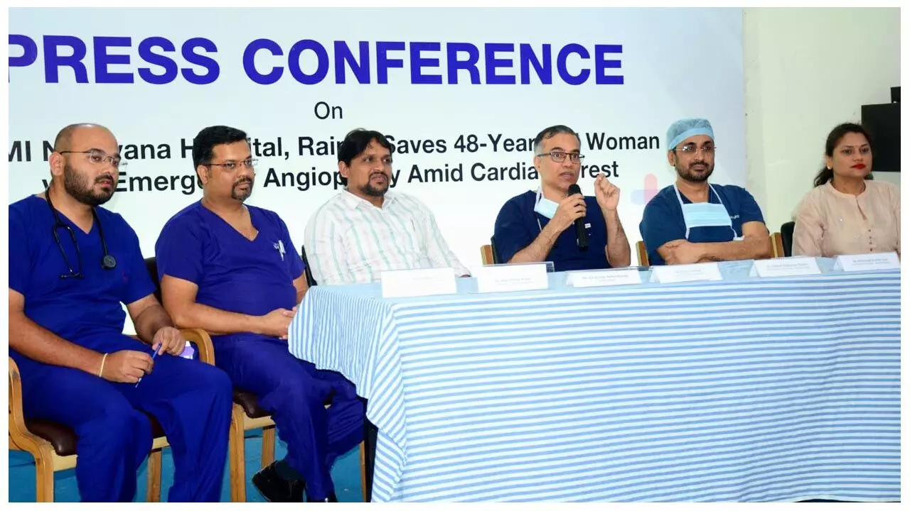 Dr Sunil Gauniyal: कार्डियक अरेस्ट के दौरान डॉ. सुनील गौनियाल ने की आपातकालीन एंजियोप्लास्टी, 48 वर्षीय महिला को मिला...