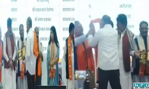 CG Political News: BJP में नाराजगी का वायरल वीडियो, मंच पर ही पूर्व मंत्री ने छोड़ा मोमेंटो, गमछा