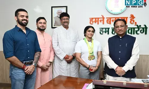 मुख्यमंत्री से एशियन अफ्रीकन पैसिफिक पावरलिफ्टिंग चैंपियनशिप की स्वर्ण पदक विजेता नमी राय पारेख ने की मुलाकात