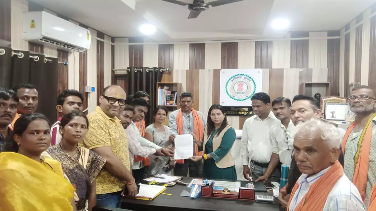 CG News: कैश लो काम करो, जनपद पंचायत उपाध्यक्ष का रिश्वत लेते हुए वीडियो वायरल, सरपंच ने की कार्रवाई की मांग