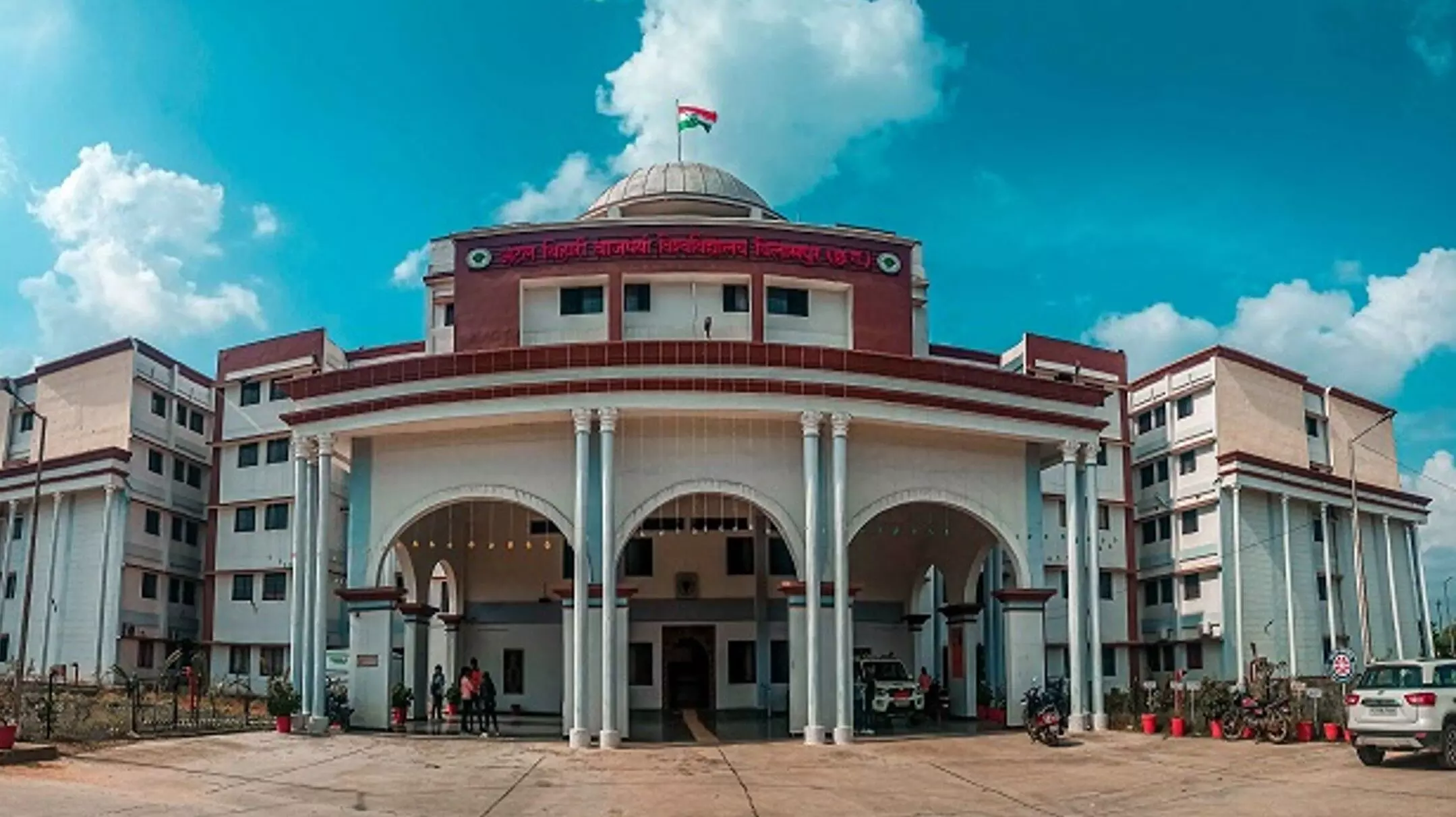 CG News: अटल बिहारी वाजपेयी यूनिवर्सिटी में बड़ा बदलाव! भ्रष्टाचार और विवादों के बीच तारणीश गौतम बने नए प्रभारी कुलसचिव CG News: अटल बिहारी वाजपेयी यूनिवर्सिटी में बड़ा बदलाव! भ्रष्टाचार और विवादों के बीच तारणीश गौतम बने नए प्रभारी कुलसचिव