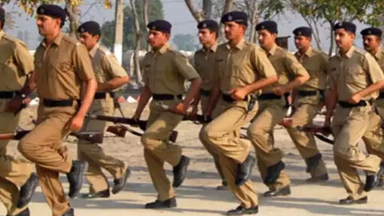 Constable Recruitment Exam: आरक्षक भर्ती के लिए रिटर्न टेस्ट परीक्षा की तारीख जारी, जानें कब है एग्जाम, 27 अगस्त तक कर सकेंगे ऑनलाइन आवेदन