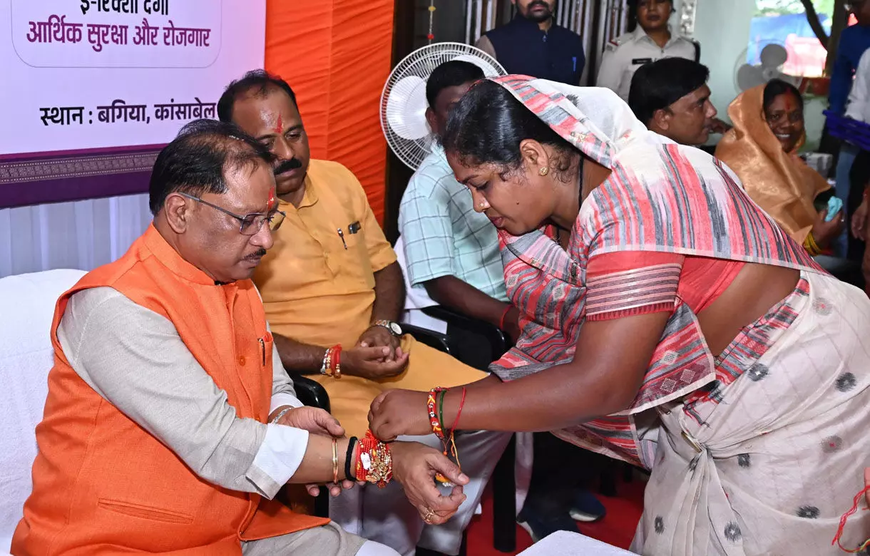 CM साय को बहनों ने बांधी राखी, बोले- रक्षाबंधन भाई-बहन के स्नेह और विश्वास का प्रतीक