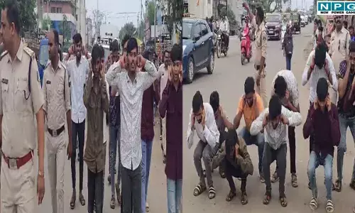 Bilaspur News: बीच सड़क पर केट काटकर मनाया जन्मदिन, पुलिस ने उसी सड़क पर युवकों का निकाला जुलूस, कान पकड़वाकर मंगवाई माफी