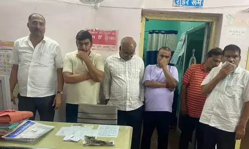 Raipur Crime: होटल की गली में जुआ खेलते आधा दर्जन जुआरी गिरफ्तार...नगदी, मोबाइल, ताशपत्ती जब्त...