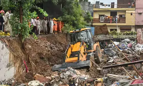 Delhi News Hindi: दिल्ली में बारिश का कहर, जैतपुर में दीवार गिरने से 7 की मौत, मलबे में समाई 7 जिंदगियां