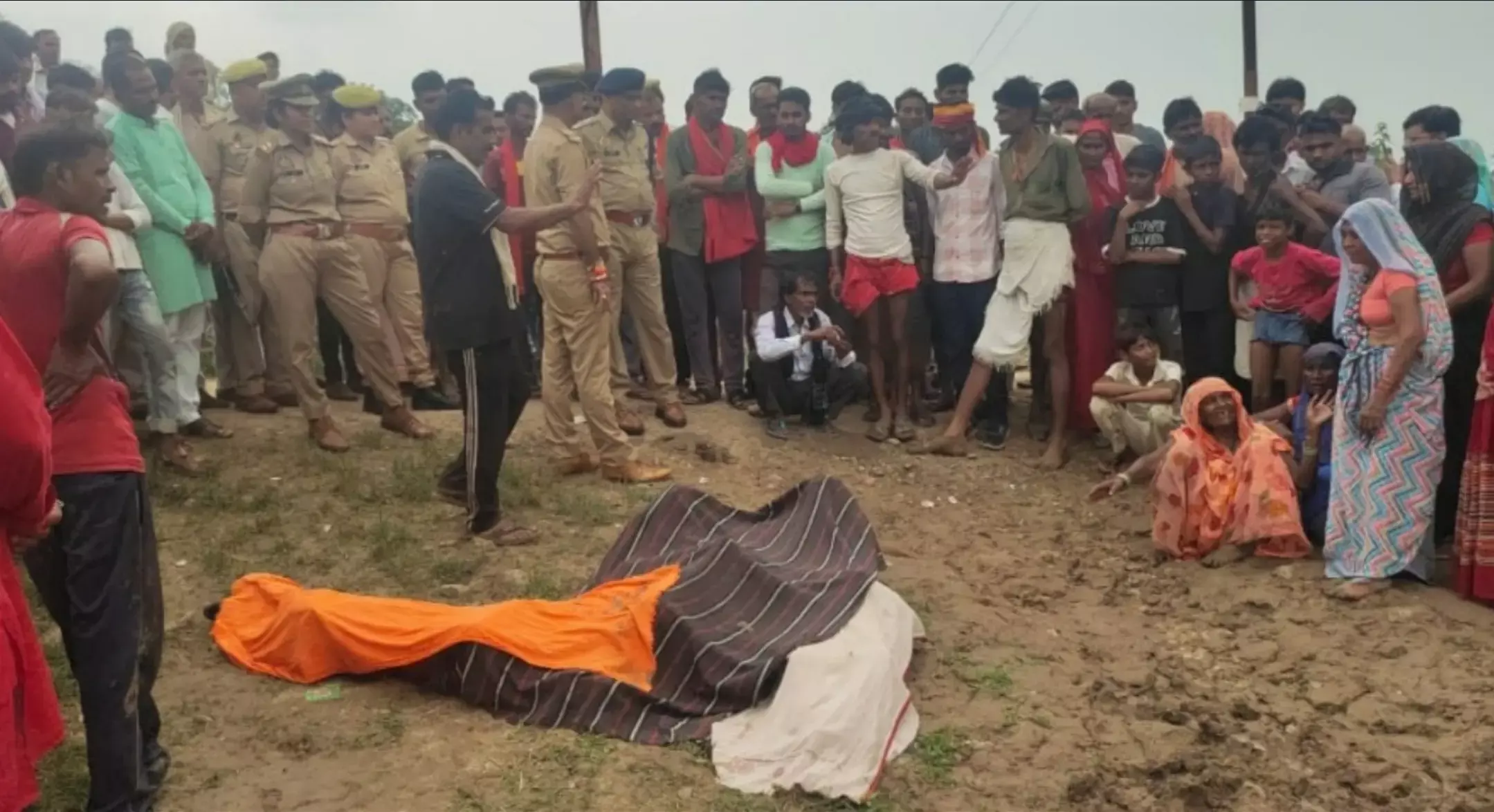 रक्षाबंधन पर दिल दहला वाली वारदात... पति से झगड़े के बाद मां ने तीन बच्चों संग नहर में लगाई छलांग, चारों की दर्दनाक मौत