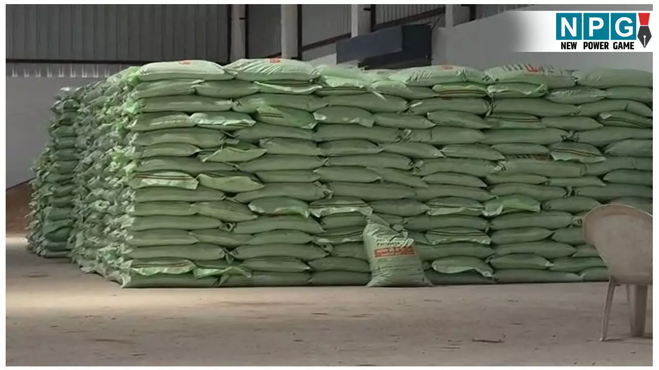 CG Kisan Update: महासमुंद में 15 हजार टन खाद अब भी स्टॉक में, कलेक्टर ने दिए सख्त निगरानी और जब्ती के आदेश CG Kisan Update: महासमुंद में 15 हजार टन खाद अब भी स्टॉक में, कलेक्टर ने दिए सख्त निगरानी और जब्ती के आदेश