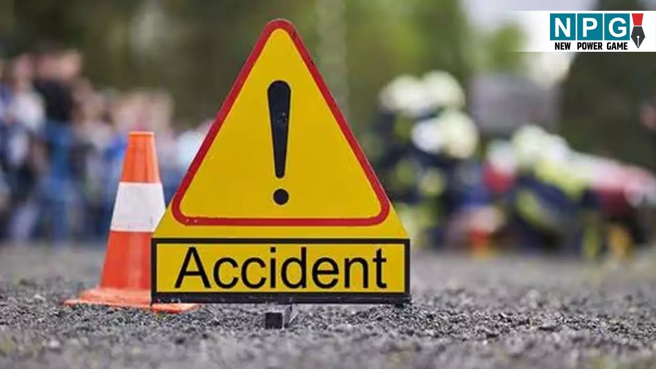 Dhamtari Road Accident: सामाजिक कार्यक्रम से लौट रही वाहन अनियंत्रित होकर बीच सड़क में पलटी! एक की मौत, 8 लोग हुए घायल