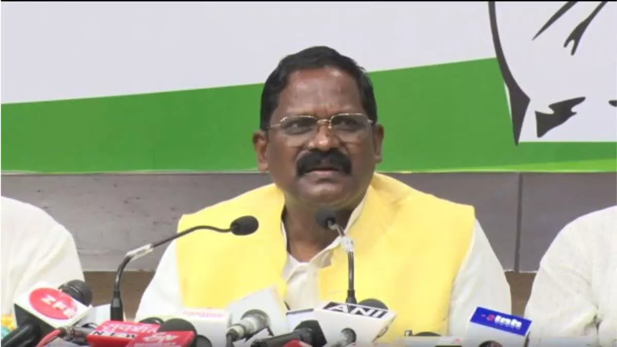 विश्व आदिवासी दिवस को लेकर गरमाई सियासत, कांग्रेसी नेताओं का सरकार पर हमला, पूर्व मंत्री अमरजीत भगत बोले-राजनीति की भेंट चढ़ गया विश्व आदिवासी दिवस