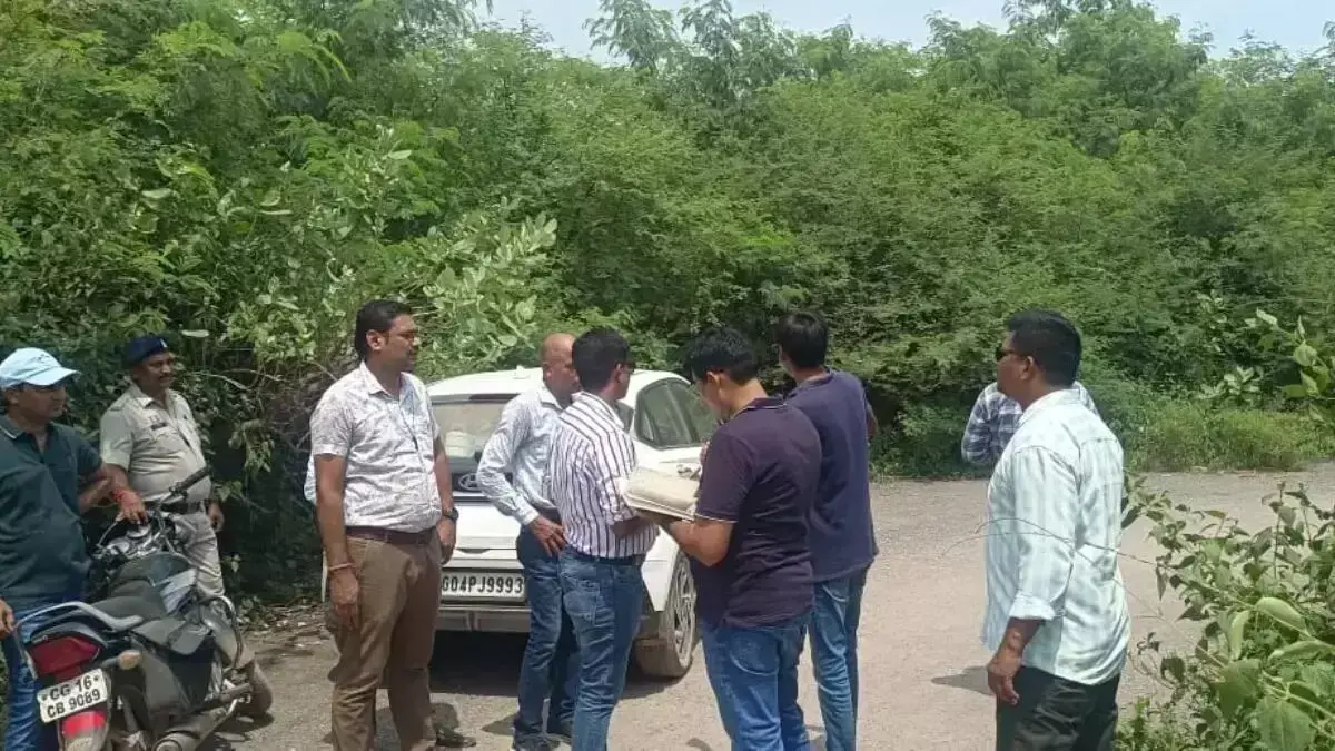 राजधानी रायपुर में कारोबारी से दिनदहाड़े 15 लाख की लूट,बदमाशों ने जान से मारने की धमकी देकर दिया वारदात को अंजाम ,जांच में जुटी पंडरी पुलिस