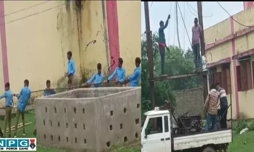 CG News: किताब छोड़, करंट से खेलते मासूम, हाई स्कूल में नाबालिगों से लगवाया ट्रांसफार्मर