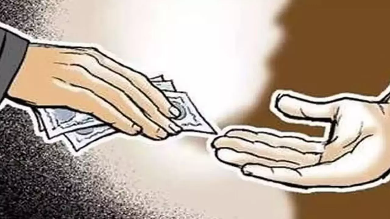 CG News: घूसखोरी का खुलासा, DEO पर विभागीय कार्रवाई का खतरा, DPI ने भेजा शोकाज नोटिस, विधवा शिक्षिका से मांगी थी रिश्वत