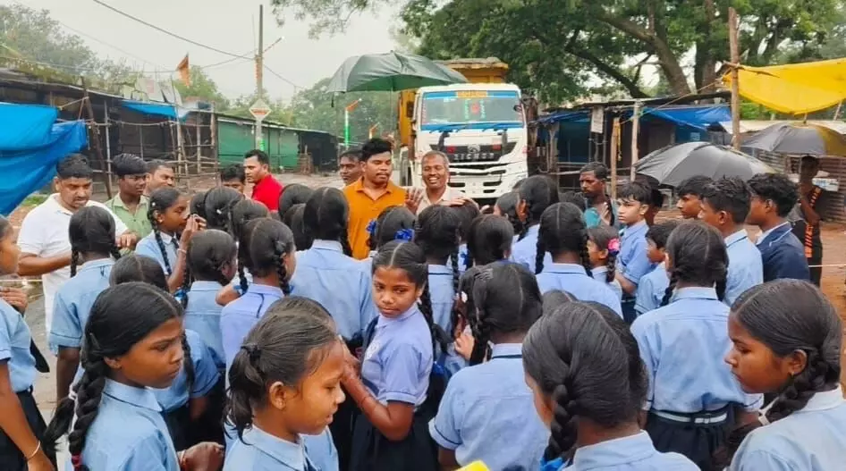 CG Teacher News: शिक्षकों की कमी पर छात्रों ने किया हाइवे जाम, आत्मानंद स्कूल में सिर्फ 5 शिक्षक