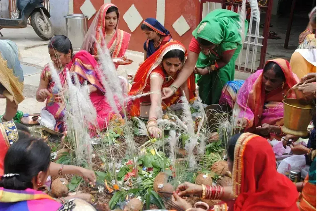 Kamarchhat 2025 : कल ब्रश नहीं करेगी माताएं... मिट्टी-कांसे और लकड़ी के बर्तनों से बनेगा लाल भात और भाजी, पुत्र की स्वस्थ-खुशहाल जीवन की कामना लिए करेंगी कठिन व्रत और नियम