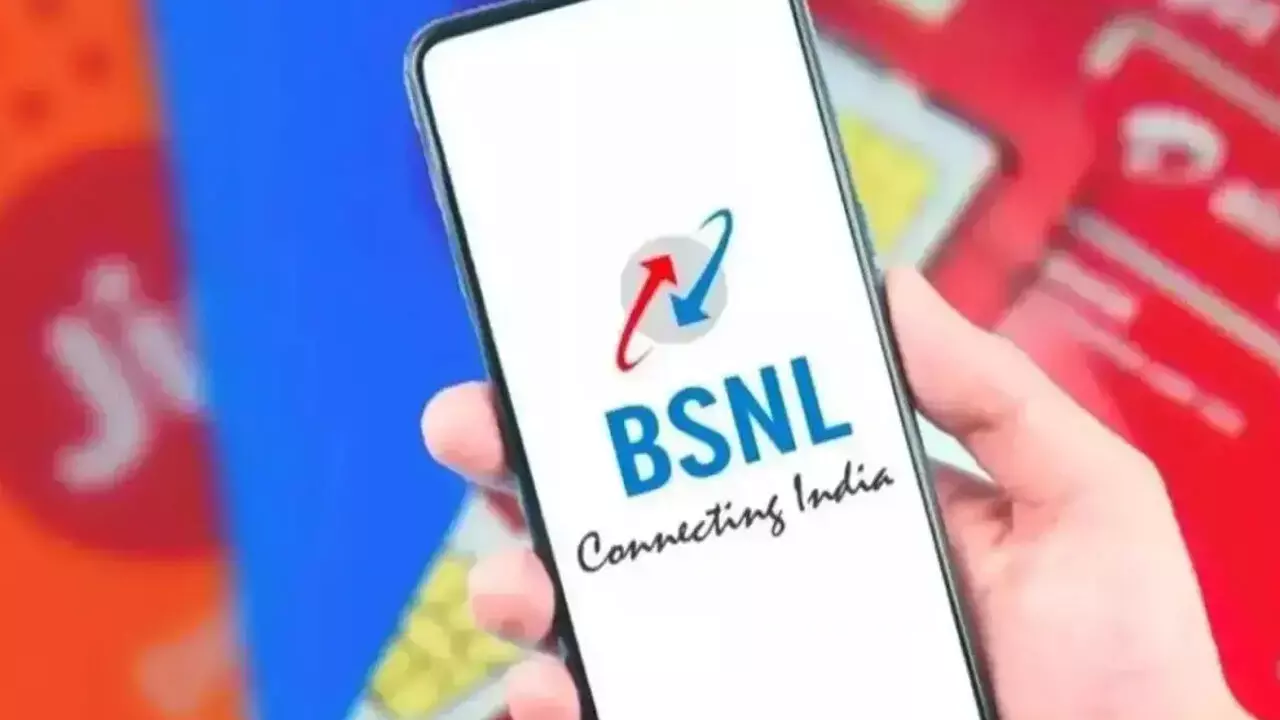 BSNL Anti Scam: BSNL का मास्टरस्ट्रोक, एंटी-स्पैम और एंटी-स्मिशिंग सुरक्षा लागू, अब कोई फर्जी SMS लिंक नहीं पहुंचेगा फोन तक, रोज़ 1.5 करोड़ Spam Link ब्लॉक, स्कैमर्स की आई शामत