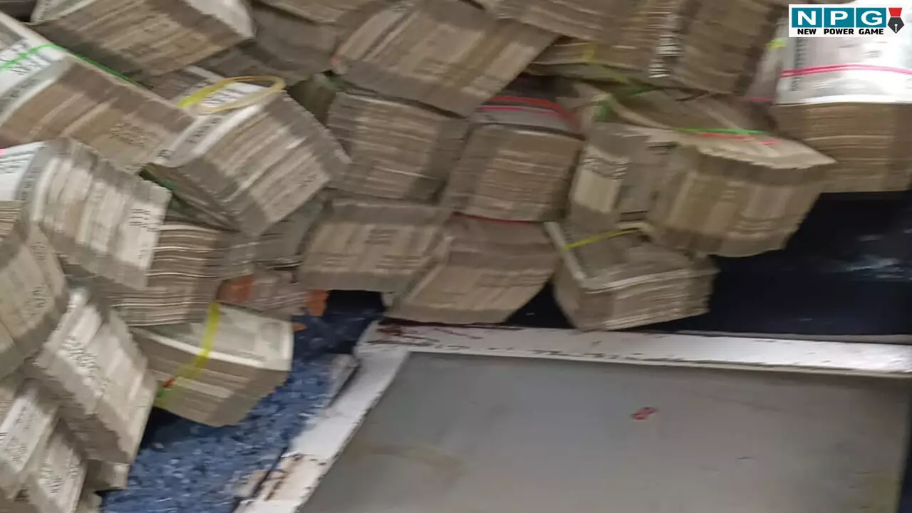 CG News: छत्तीसगढ़ में गुजरात से आया 4 करोड़ कैश, स्कॉर्पियो के गुप्त चेंबर से बरामद हुआ पैसा, पुलिस ने आयकर विभाग को सौंपा मामला