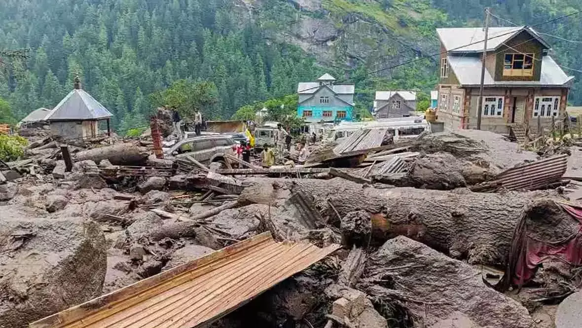 J&K IN CLOUDBURST : चिशौती में फट गए बादल और बहा ले गया सब कुछ... शांत पहाड़ बना मौत का सैलाब, मची चीख-पुकार, अपनों को तलाशते रहे लोग, अब तक 46 की मौत सैकड़ों घायल J&K IN CLOUDBURST : चिशौती में फट गए बादल और बहा ले गया सब कुछ... शांत पहाड़ बना मौत का सैलाब, मची चीख-पुकार, अपनों को तलाशते रहे लोग, अब तक 46 की मौत सैकड़ों घायल