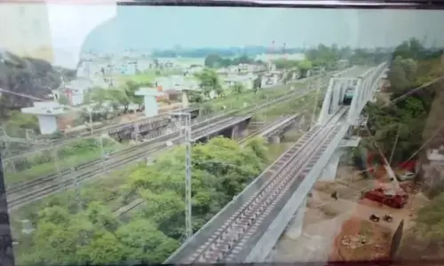 Asias largest railway bridge : कटनी में 130 किमी प्रति घंटे की रफ्तार से दौड़ी ट्रेन, देखने वालों की आंखे फटी की फटी रह गईं