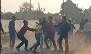 CG NEWS: विजय जुलूस के दौरान आपस में भिड़े छात्र.. डीजे पर पसंद का गाना बजाने को लेकर हुआ विवाद, मारपीट में एक छात्र का फुटा सिर