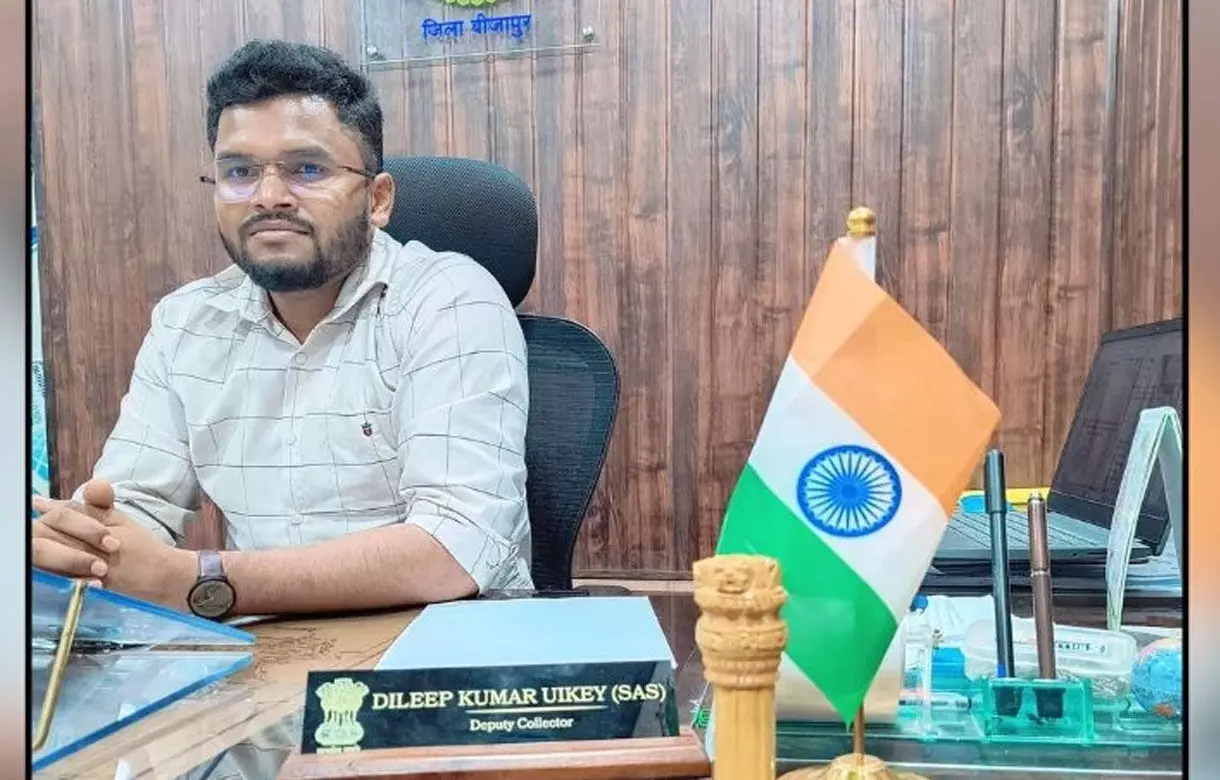 CG Crime News: डिप्टी कलेक्टर पर दुष्कर्म का आरोप, महिला आरक्षक ने दर्ज कराई थाने में एफआईआर... जानिए